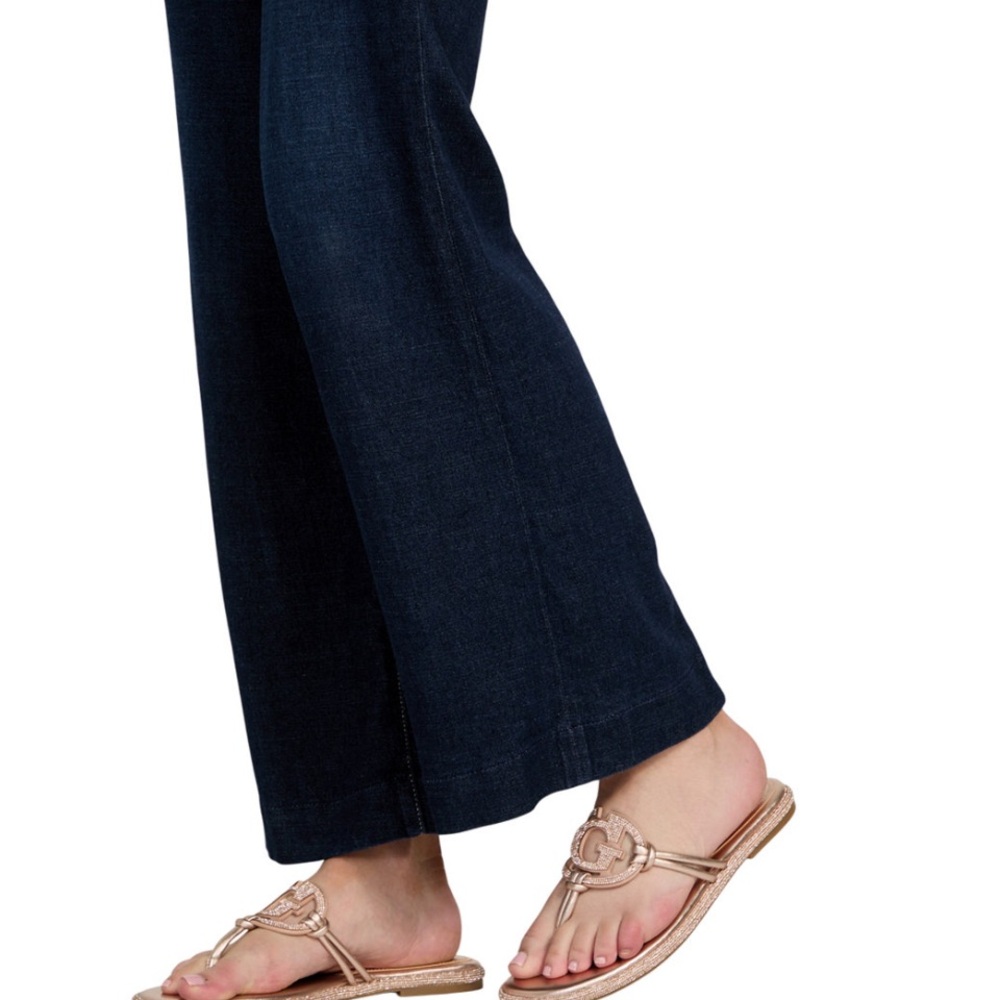 GUESS  Gold Flip Flop Sandals